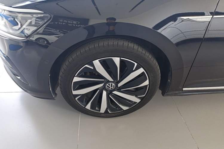 Used Volkswagen Passat 2023 Facelift 330TSI Luxury Edition Left Front Wheel Hub