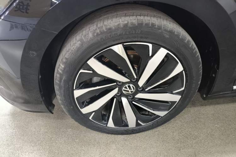 Used Volkswagen Passat 2023 Facelift 330TSI Luxury Edition Left Front Wheel Hub
