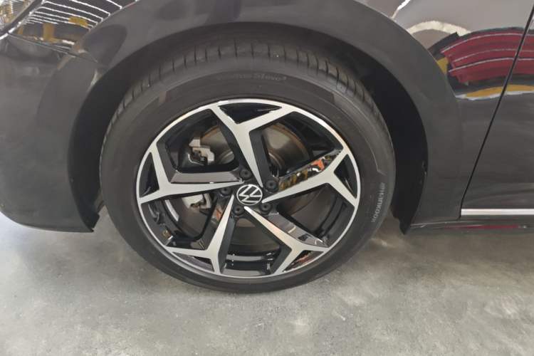 Used Volkswagen Passat 2023 Revised 330TSI Starry Elite Edition Left Front Wheel Hub