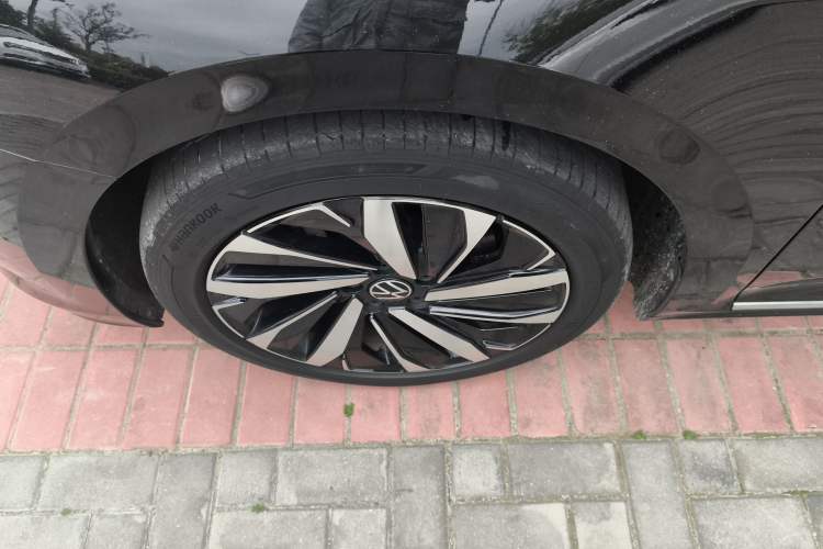 Used Volkswagen Passat 2023 Revised 330TSI Elite Edition Left Front Wheel Hub