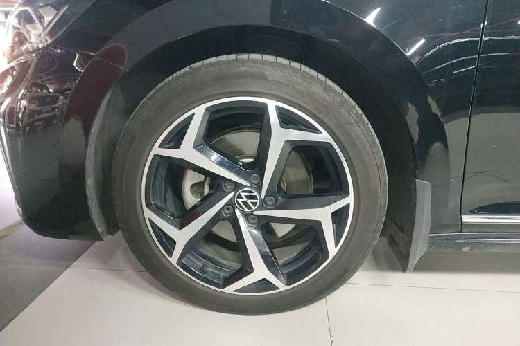 Used Volkswagen Passat 2023 Revised 330TSI Starry Elite Edition Left Front Wheel Hub