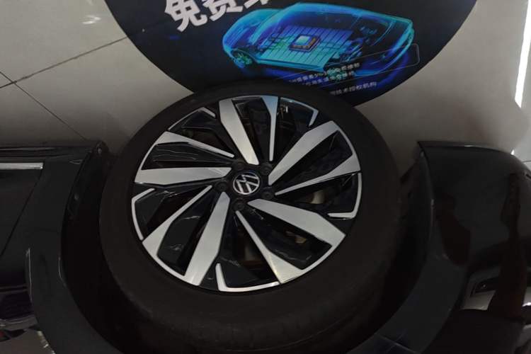 Used Volkswagen Passat 2023 Revised 330TSI Starry Elite Edition Left Front Wheel Hub