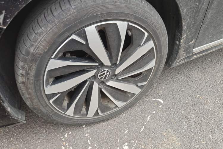 Used Volkswagen Passat 2023 330TSI Luxury Edition Left Front Wheel Hub