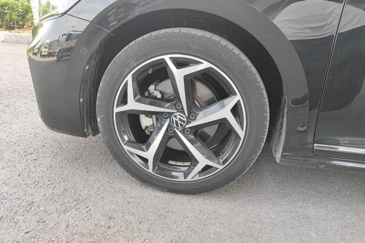 Used Volkswagen Passat 2023 330TSI Starry Luxury Edition Left Front Wheel Hub