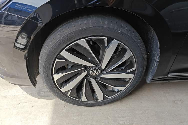 Used Volkswagen Passat 2023 330TSI Elite Edition Left Front Wheel Hub