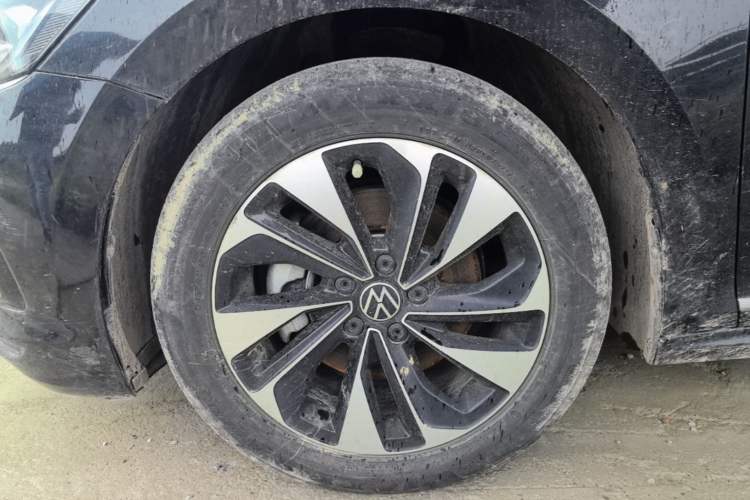 Used Volkswagen Passat 2023 330TSI Elite Edition Left Front Wheel Hub