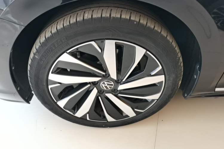 Used Volkswagen Passat 2023 330TSI Elite Edition Left Front Wheel Hub