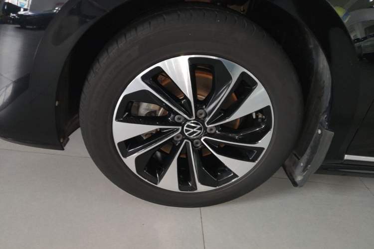 Used Volkswagen Passat 2023 Revised 330TSI Starry Elite Edition Left Front Wheel Hub