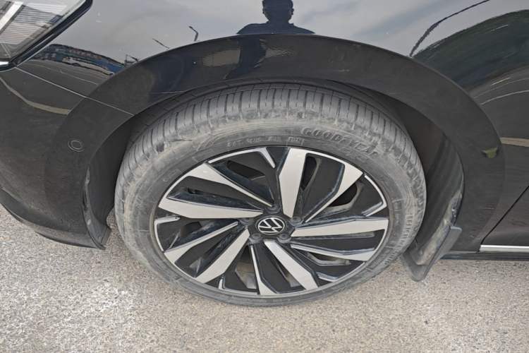 Used Volkswagen Passat 2023 Facelift 330TSI Luxury Edition Left Front Wheel Hub