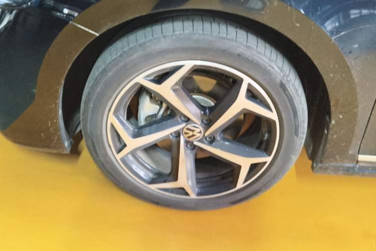 Used Volkswagen Passat 2023 Revised 330TSI Starry Elite Edition Left Front Wheel Hub