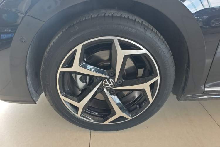 Used Volkswagen Passat 2023 330TSI Starry Luxury Edition Left Front Wheel Hub