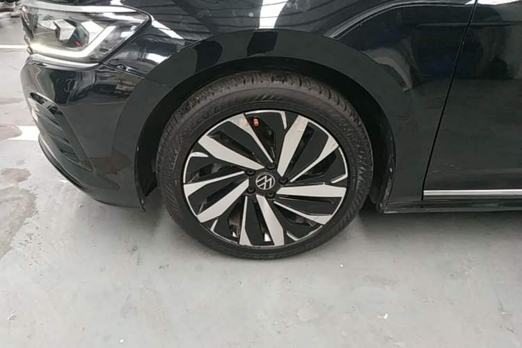 Used Volkswagen Passat 2023 330TSI Elite Edition Left Front Wheel Hub