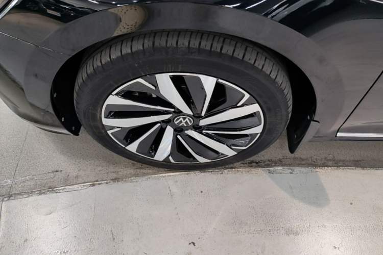 Used Volkswagen Passat 2023 Revised 380TSI Luxury Edition Left Front Wheel Hub