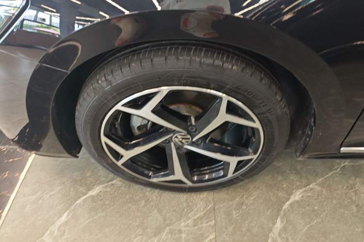 Used Volkswagen Passat 2023 Revised 330TSI Starry Elite Edition Left Front Wheel Hub