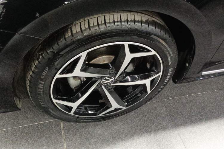 Used Volkswagen Passat 2023 Revised 330TSI Starry Elite Edition Left Front Wheel Hub