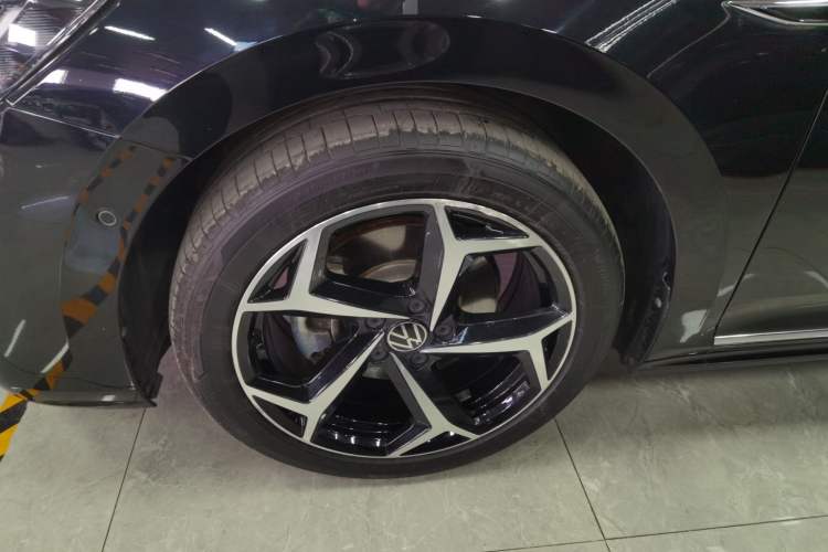 Used Volkswagen Passat 2023 330TSI Starry Luxury Edition Left Front Wheel Hub