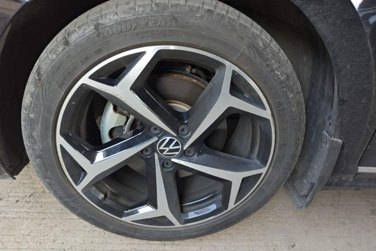 Used Volkswagen Passat 2023 Revised 330TSI Starry Elite Edition Left Front Wheel Hub