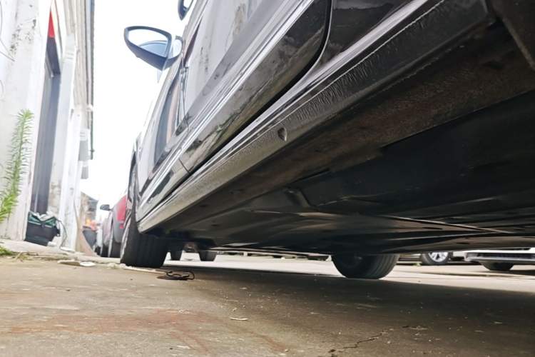 Used Volkswagen Passat 2023 Facelift 330TSI Luxury Edition Left Side Sill