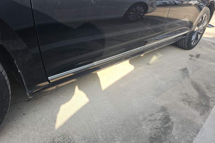 Used Volkswagen Passat 2023 Revised 330TSI Elite Edition Left Side Sill