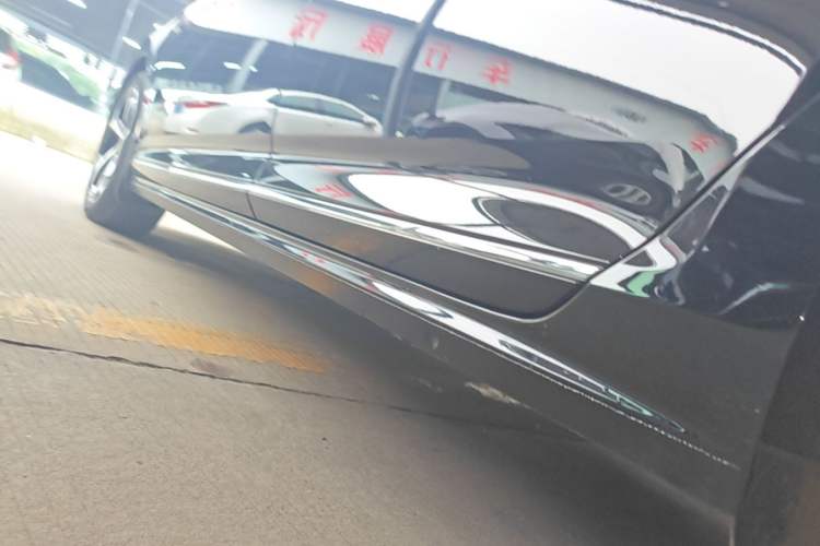 Used Volkswagen Passat 2023 330TSI Starry Luxury Edition Left Side Sill