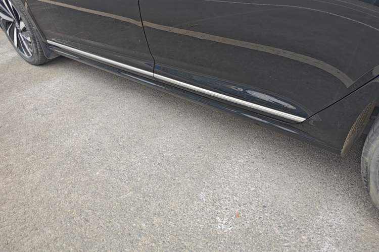 Used Volkswagen Passat 2023 Facelift 330TSI Luxury Edition Left Side Sill