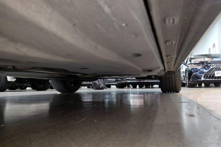 Used Volkswagen Passat 2023 Revised 380TSI Luxury Edition Left Side Sill