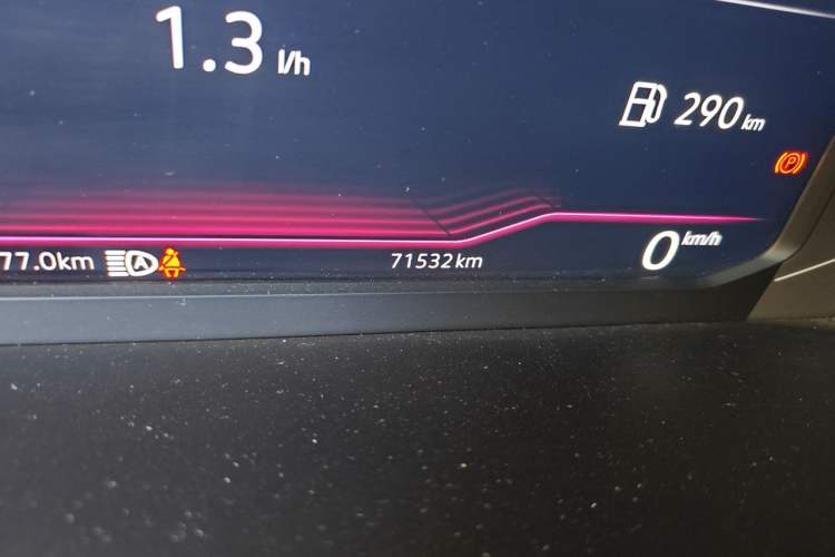 Used Volkswagen Passat 2023 Facelift 330TSI Luxury Edition Odometer Close Up