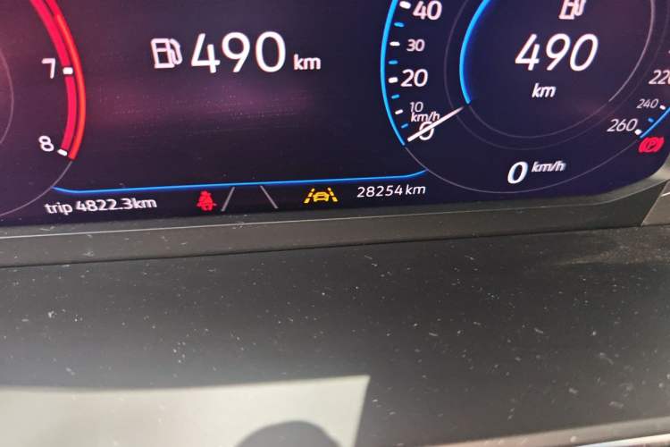 Used Volkswagen Passat 2023 Facelift 330TSI Luxury Edition Odometer Close Up