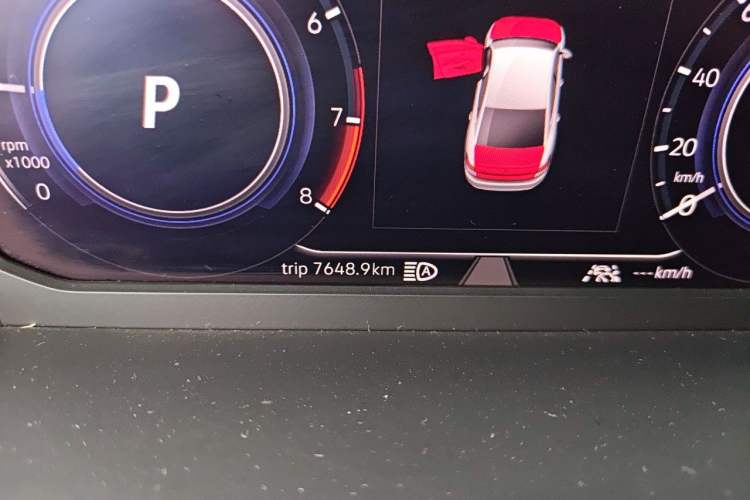 Used Volkswagen Passat 2023 330TSI Luxury Edition Odometer Close Up