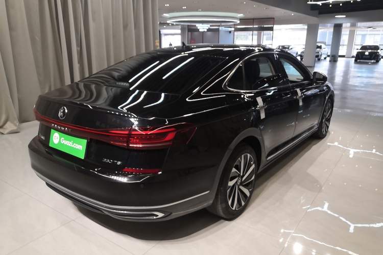Used Volkswagen Passat 2023 Facelift 330TSI Luxury Edition Rear Right 45 Deg
