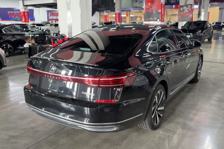 Used Volkswagen Passat 2023 330TSI Luxury Edition Rear Right 45 Deg