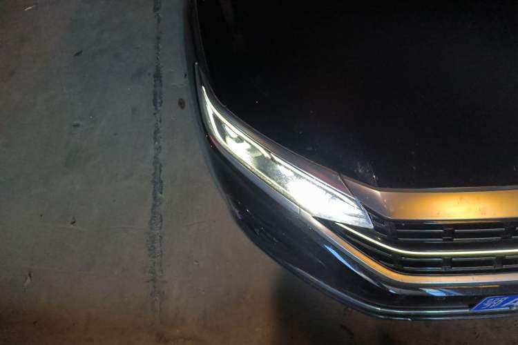 Used Volkswagen Passat 2023 380TSI Luxury Edition Right Front Headlight