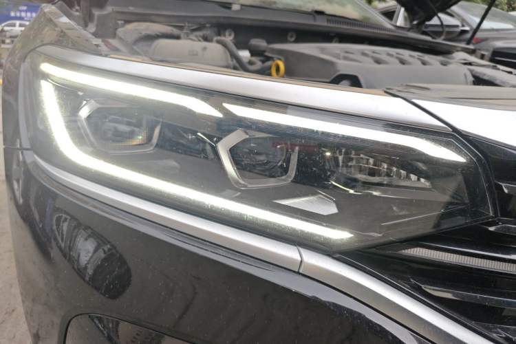 Used Volkswagen Passat 2023 Revised 380TSI Luxury Edition Right Front Headlight