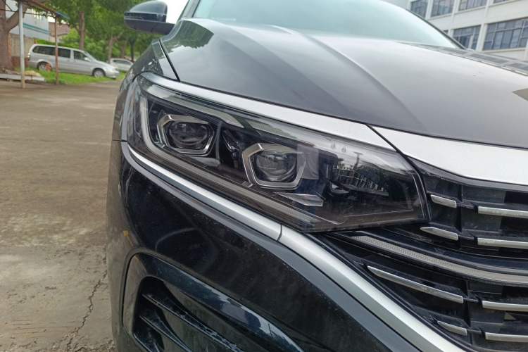 Used Volkswagen Passat 2023 Facelift 330TSI Luxury Edition Right Front Headlight