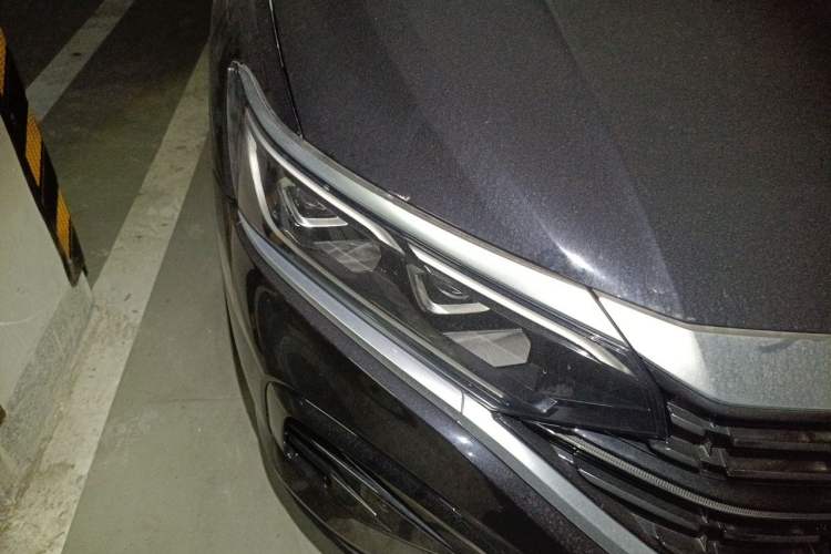 Used Volkswagen Passat 2023 Revised 380TSI Luxury Edition Right Front Headlight
