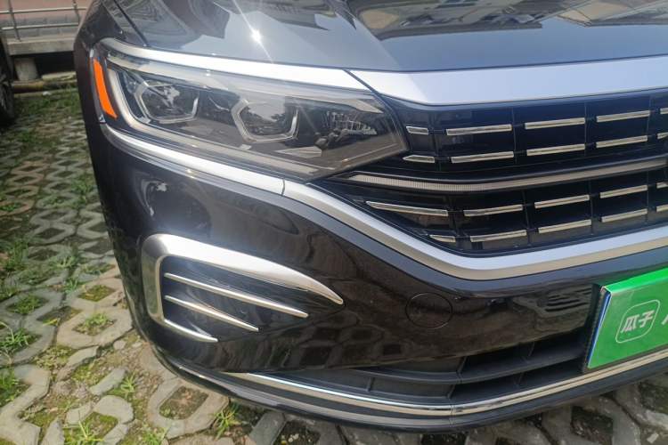 Used Volkswagen Passat 2023 Revised 380TSI Luxury Edition Right Front Headlight