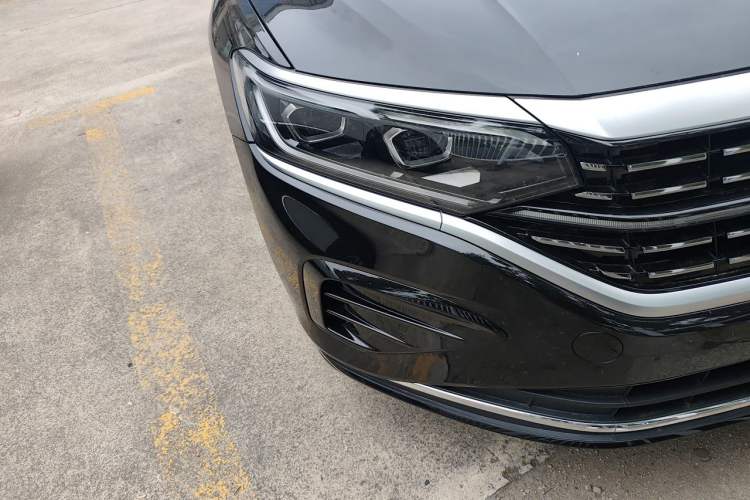 Used Volkswagen Passat 2023 Revised 380TSI Luxury Edition Right Front Headlight
