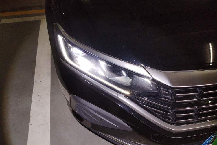 Used Volkswagen Passat 2023 Revised 380TSI Luxury Edition Right Front Headlight