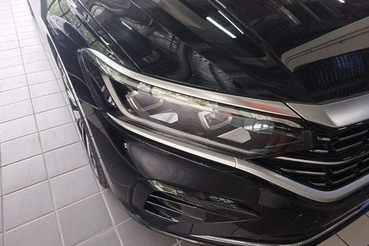 Used Volkswagen Passat 2023 Facelift 330TSI Luxury Edition Right Front Headlight
