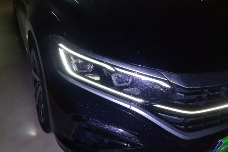 Used Volkswagen Passat 2023 330TSI Luxury Edition Right Front Headlight