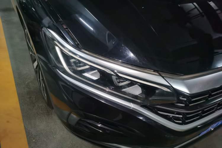 Used Volkswagen Passat 2023 Facelift 330TSI Luxury Edition Right Front Headlight