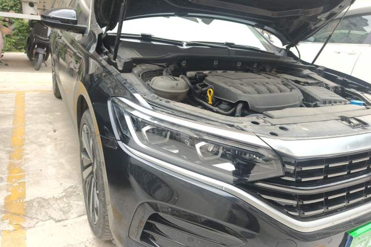 Used Volkswagen Passat 2023 Revised 380TSI Luxury Edition Right Front Headlight