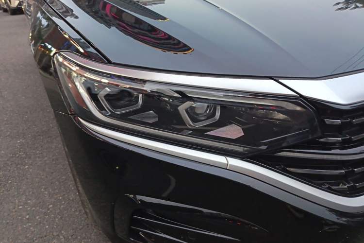 Used Volkswagen Passat 2023 330TSI Prestige Edition Right Front Headlight