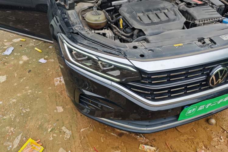 Used Volkswagen Passat 2023 Facelift 330TSI Luxury Edition Right Front Headlight