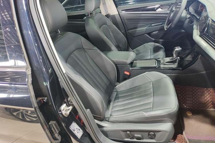 Used Volkswagen Passat 2023 330TSI Starry Elite Edition Right Front Seat