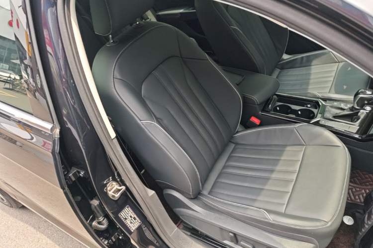 Used Volkswagen Passat 2023 Revised 330TSI Elite Edition Right Front Seat