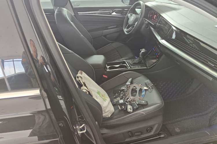 Used Volkswagen Passat 2023 330TSI Elite Edition Right Front Seat