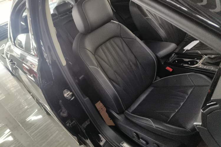 Used Volkswagen Passat 2023 330TSI Luxury Edition Right Front Seat