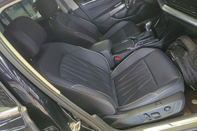 Used Volkswagen Passat 2023 Facelift 330TSI Prestige Edition Right Front Seat