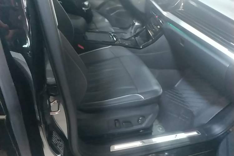 Used Volkswagen Passat 2023 Facelift 330TSI Luxury Edition Right Front Seat